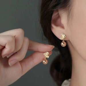 Elegant Gold and Pearl Drop Earrings